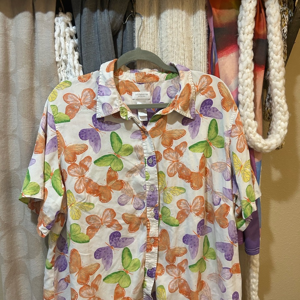 Liz Claiborne Multicolor Butterfly Blouse (super hippie, tee/cute swim cover up)